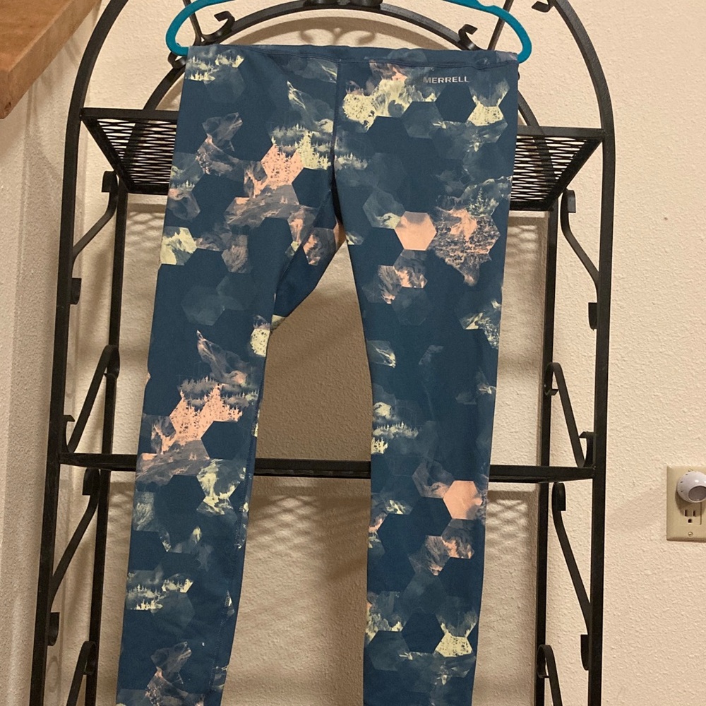 Merrell Women’s Navy Leggings with Peach and Cream Hex Print
